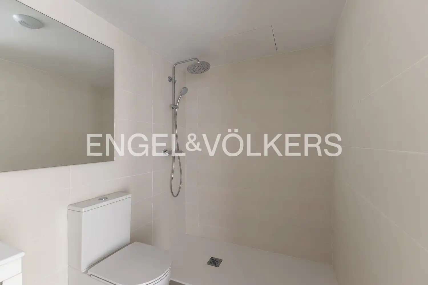 Baño de Piso en venta en Valencia con Aire acondicionado, Calefacción y Piscina