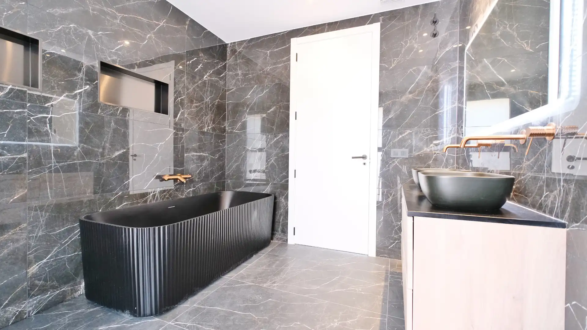 Bathroom of Houses for sale in Valencia  with Air Conditioner, Heating and Private garden