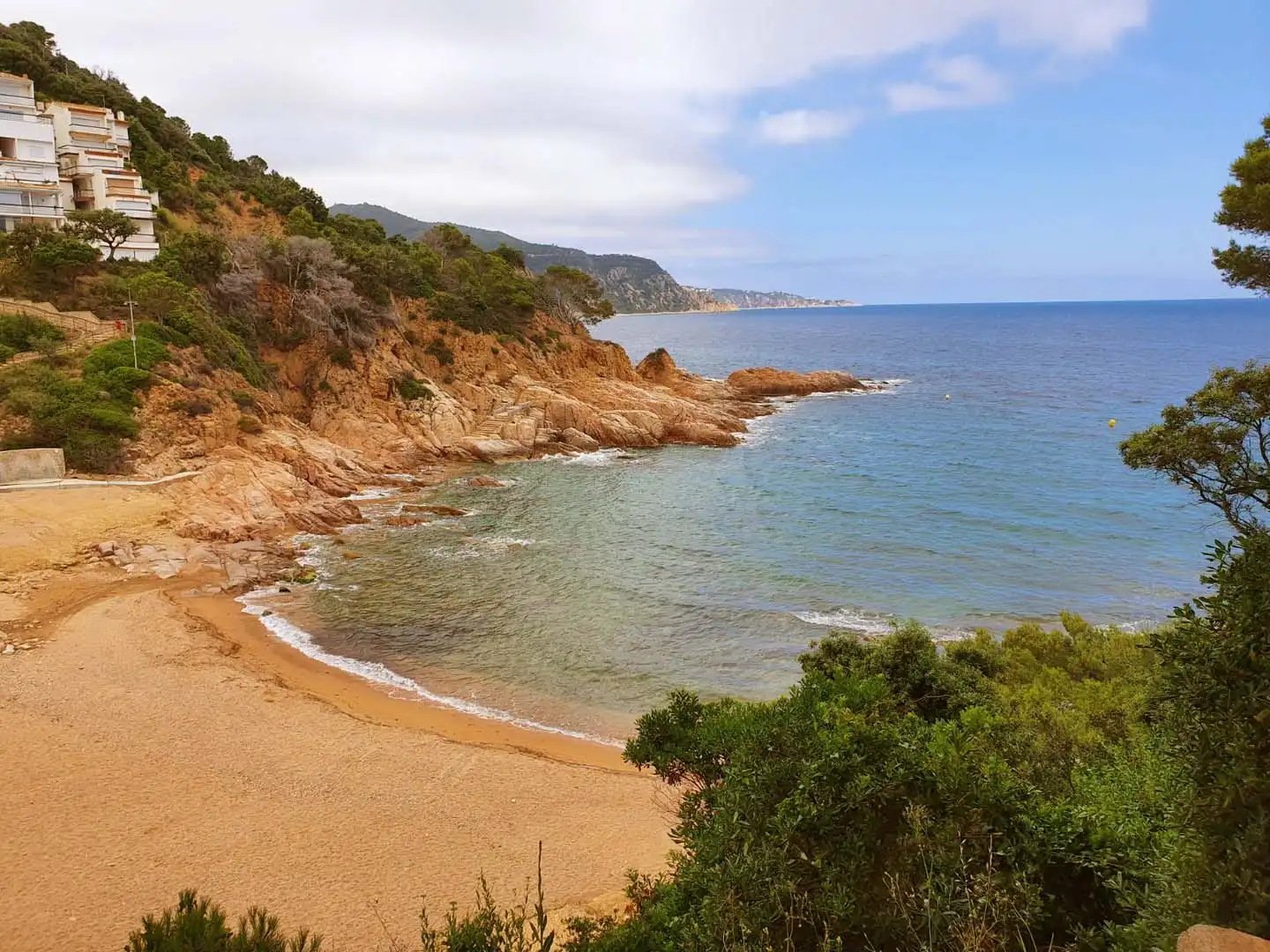 Außenansicht von Einfamilien-Reihenhaus zum Verkauf in Tossa de Mar mit Heizung, Parkett und Terrasse
