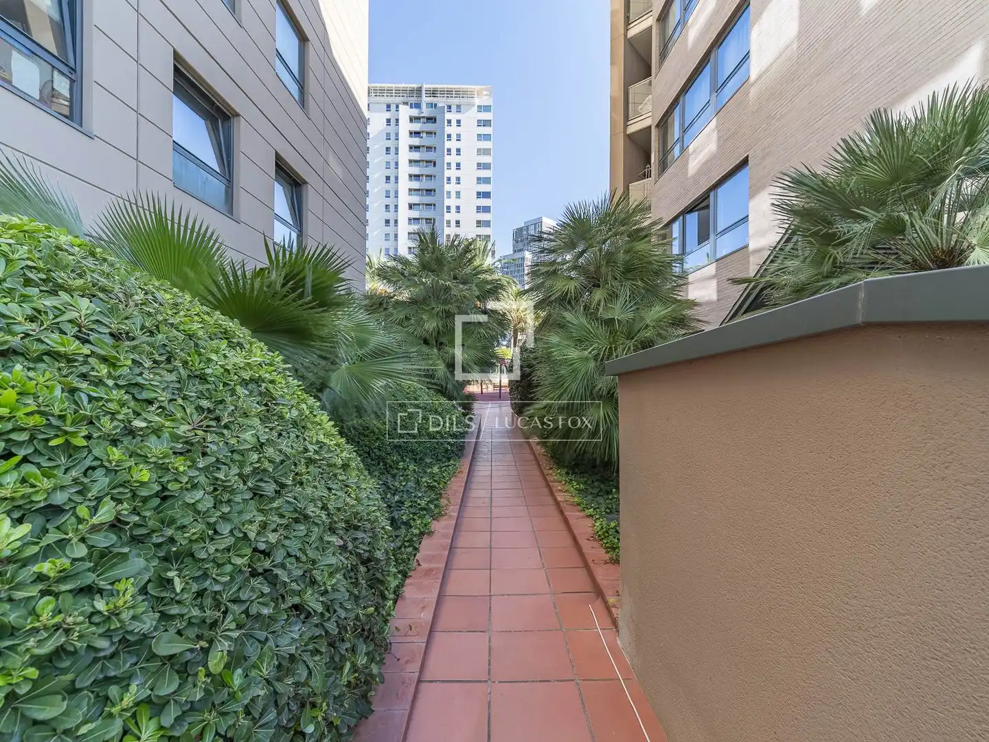 Außenansicht von Wohnung zum Verkauf in Barcelona mit Klimaanlage, Heizung und Abstellraum
