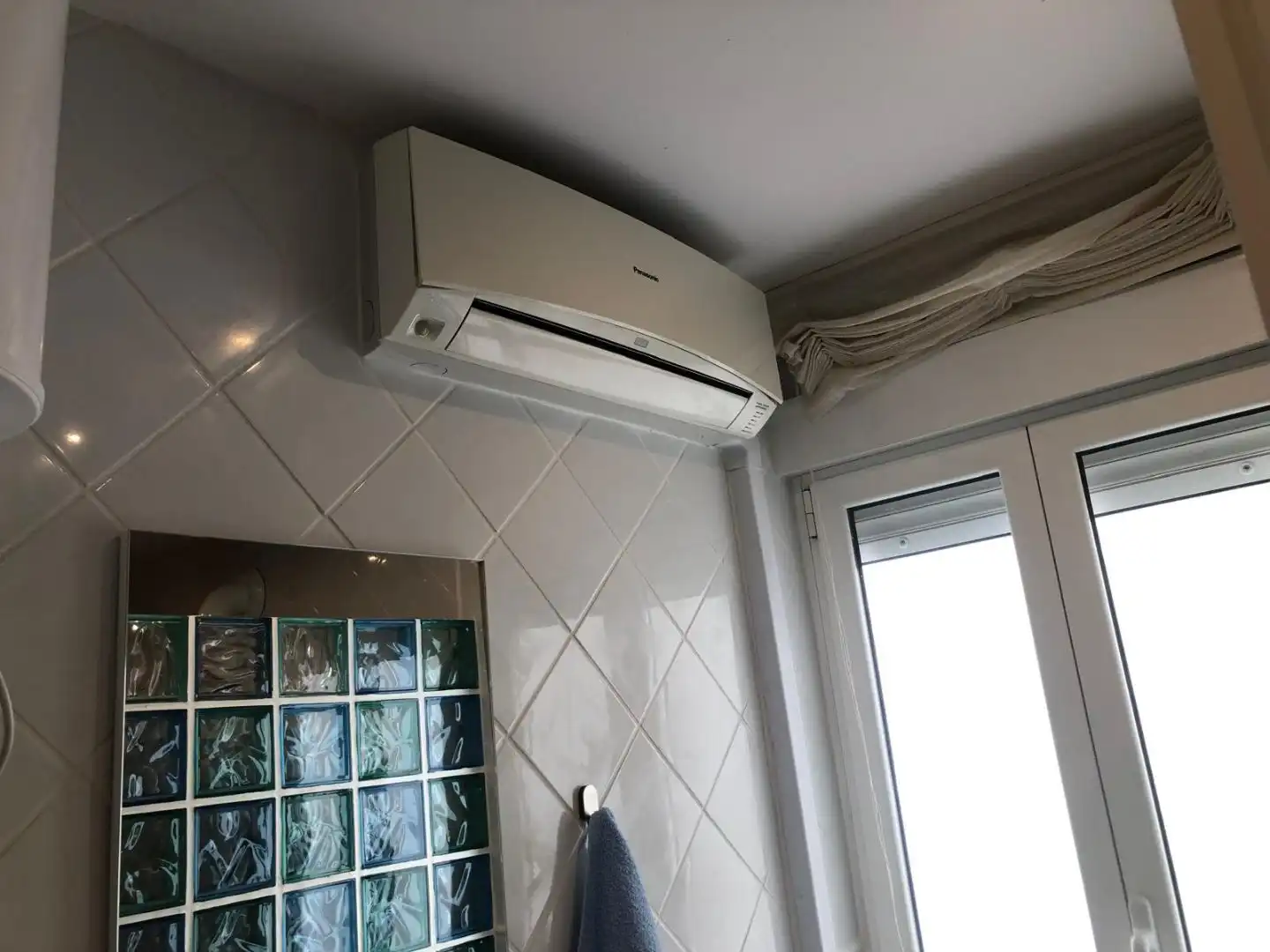 Badezimmer von Wohnungen zur Miete in  Madrid Capital mit Klimaanlage