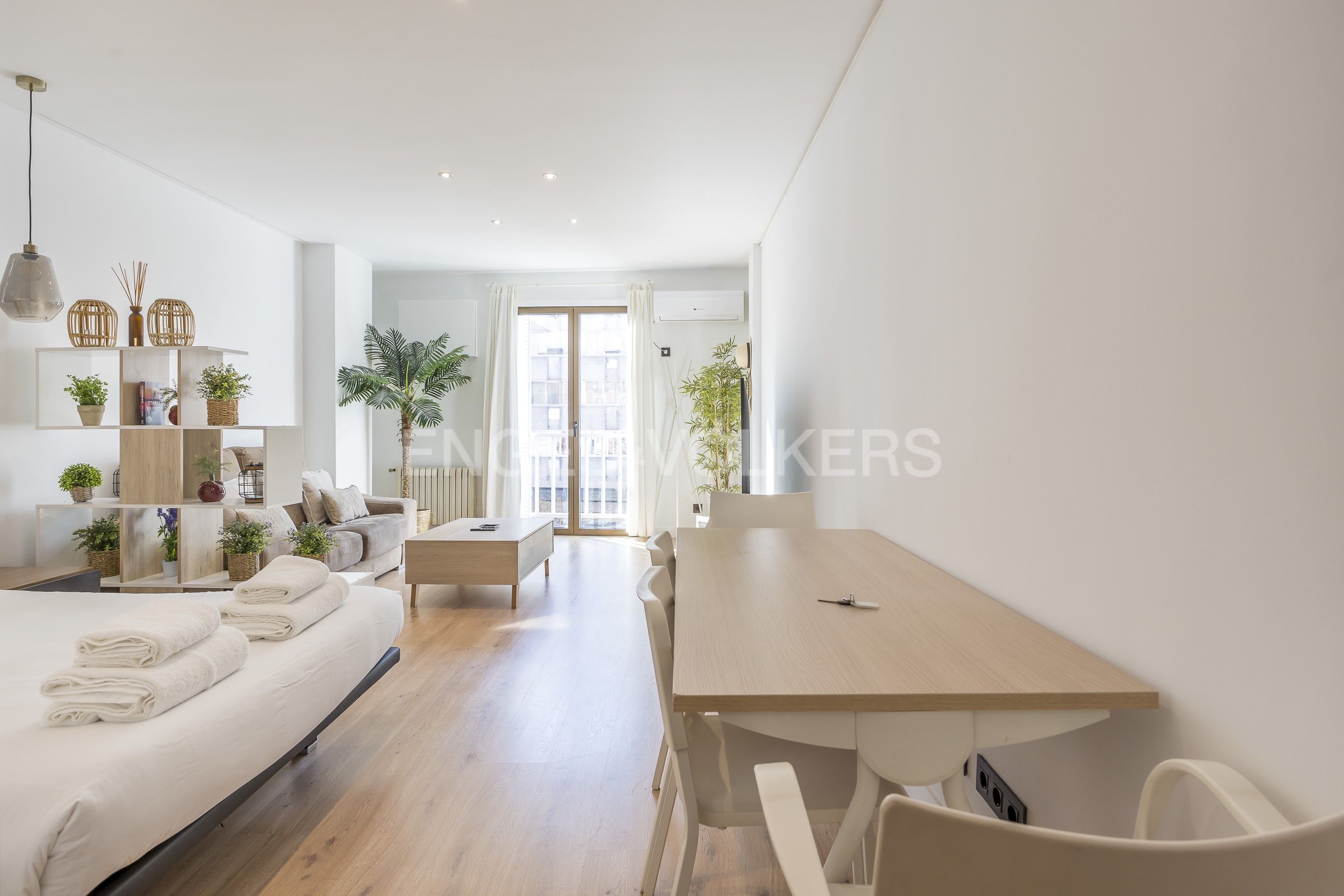 Sala d'estar de Apartament en venda en  Madrid Capital amb Aire condicionat, Calefacció i Balcó