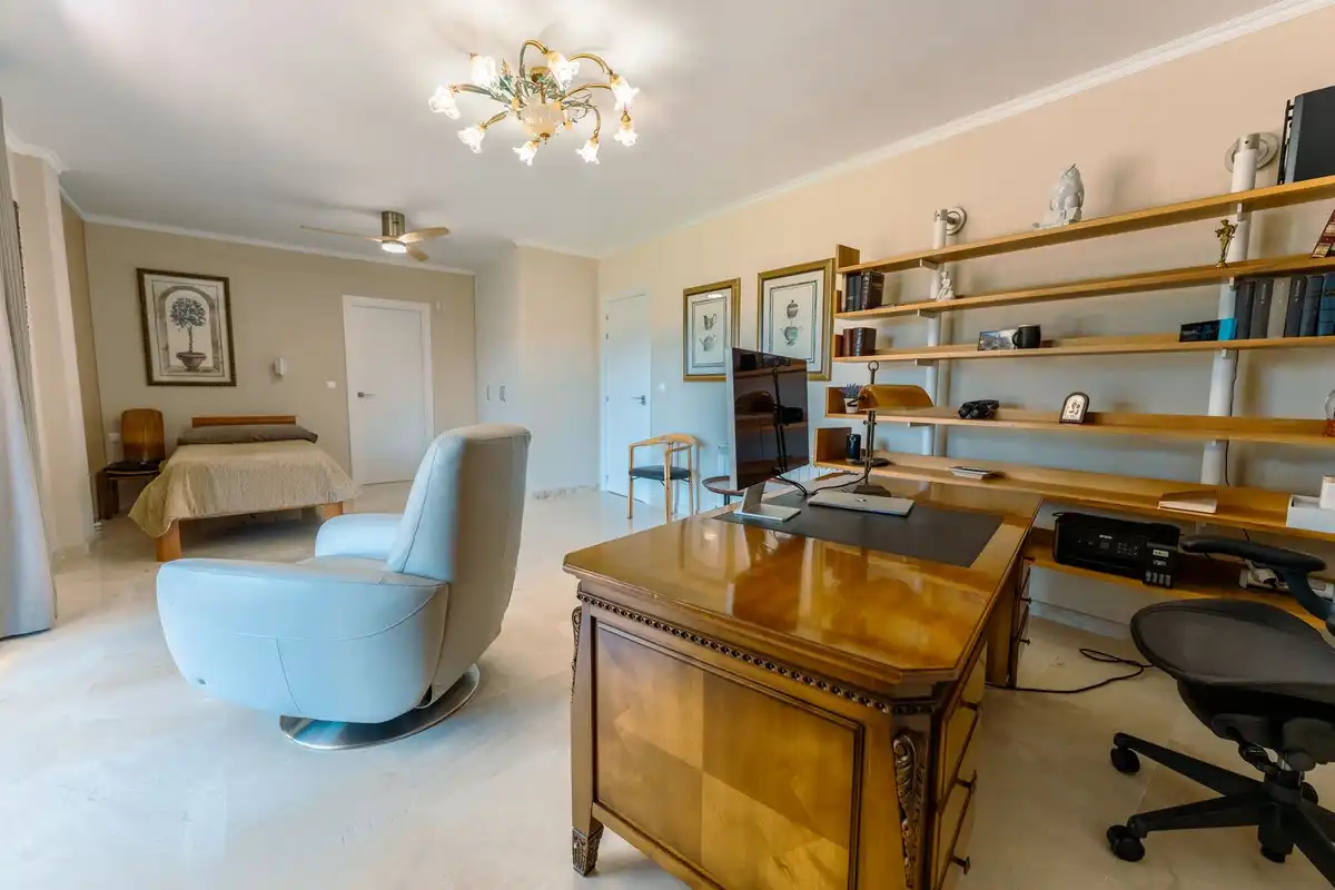 Sala d'estar de Casa o xalet en venda en Marbella amb Aire condicionat, Terrassa i Traster