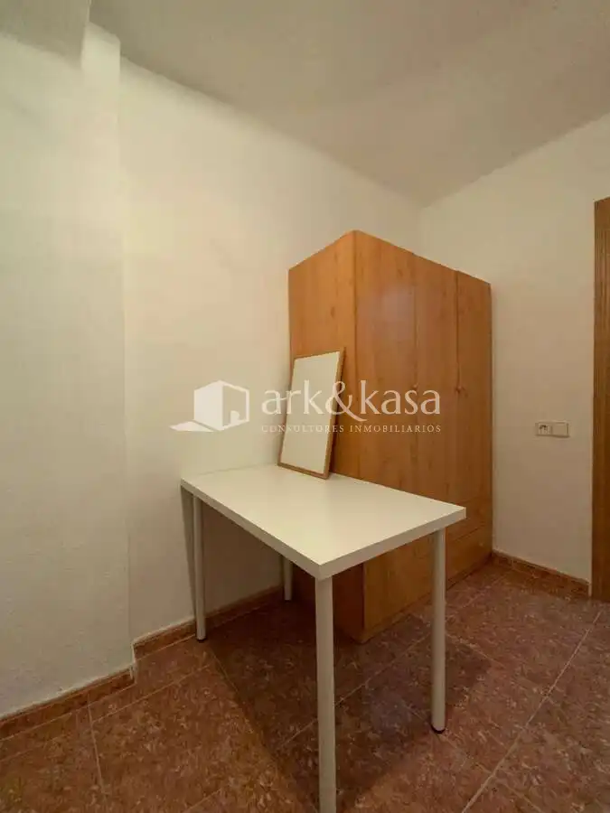 Schlafzimmer von Wohnung zur Miete in Valencia mit Klimaanlage, Abstellraum und Möbliert
