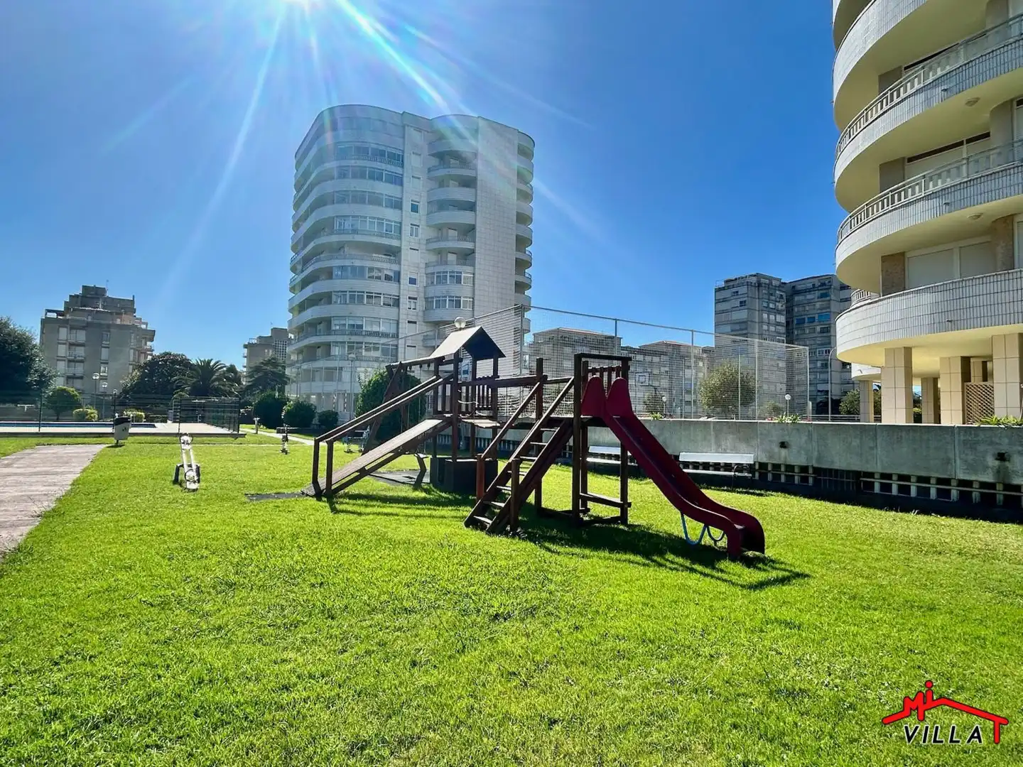 Vista exterior de Piso en venta en Laredo con Calefacción, Terraza y Amueblado