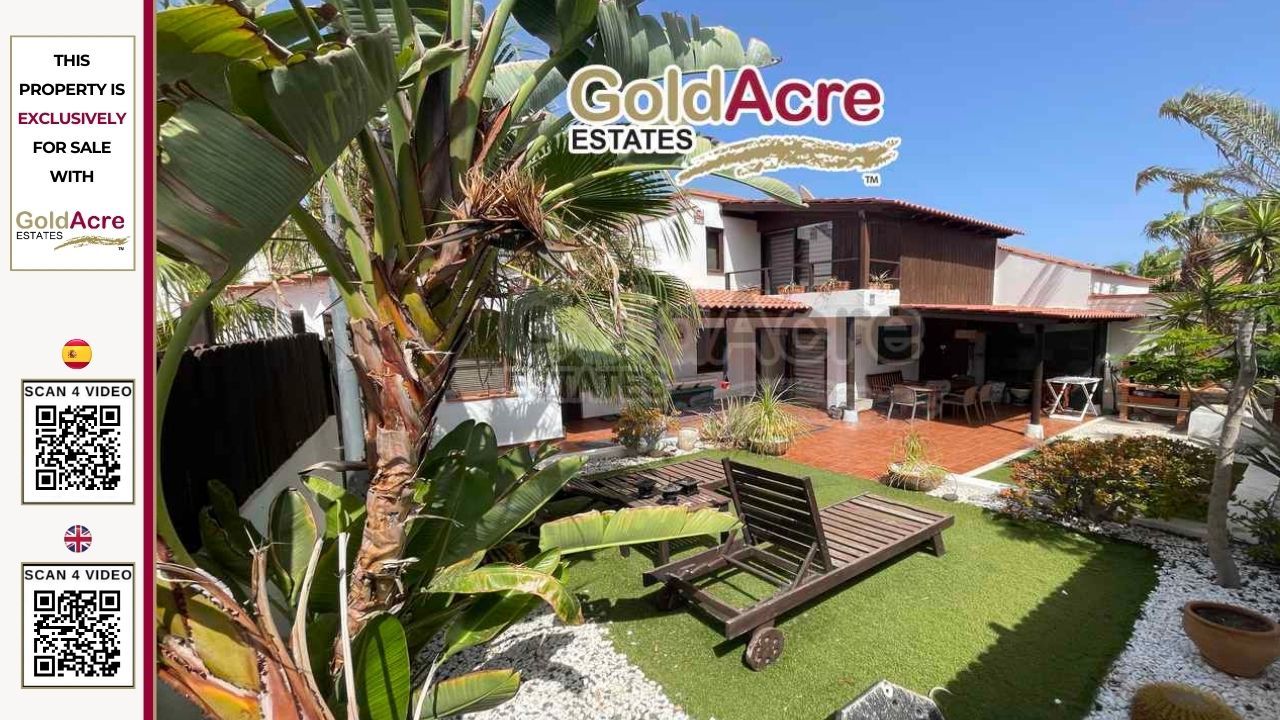 Exterior view of Duplex for sale in La Oliva