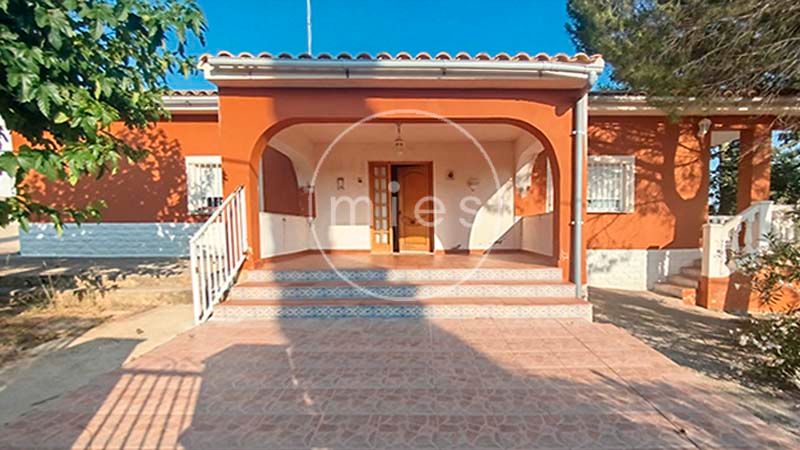 Vista exterior de Casa o xalet en venda en Montserrat amb Jardí privat, Terrassa i Moblat