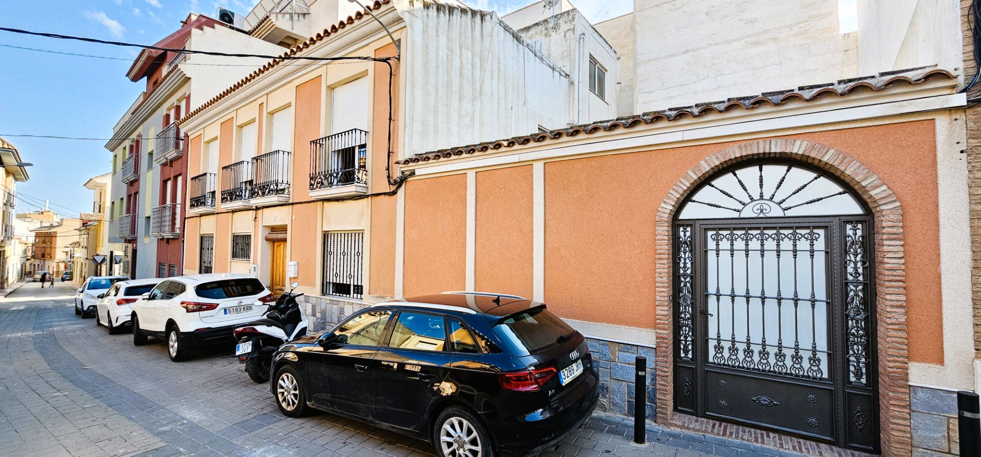 Vista exterior de Casa adosada en venda en Totana amb Terrassa, Traster i Moblat
