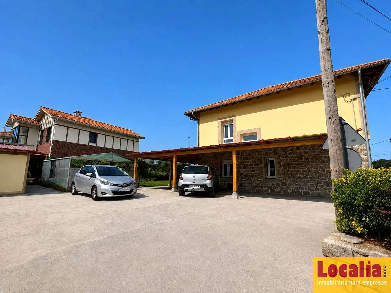 Parking de Casa o chalet en venta en Miengo con Jardín privado, Terraza y Amueblado