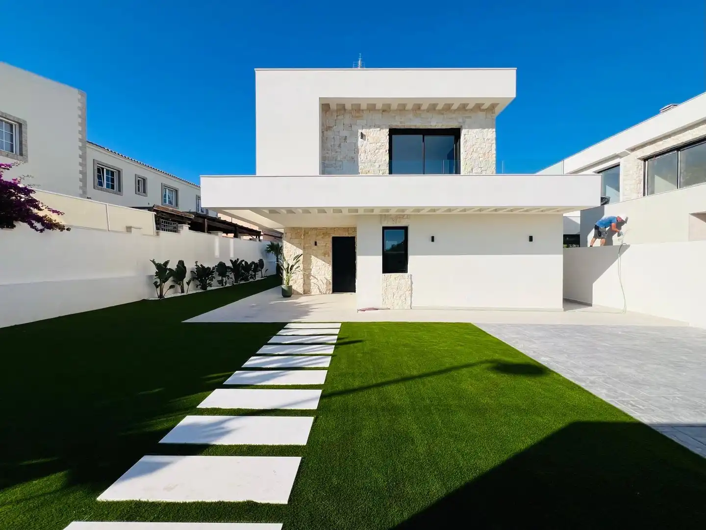 Vista exterior de Casa o xalet en venda en Torrevieja amb Aire condicionat, Calefacció i Jardí privat