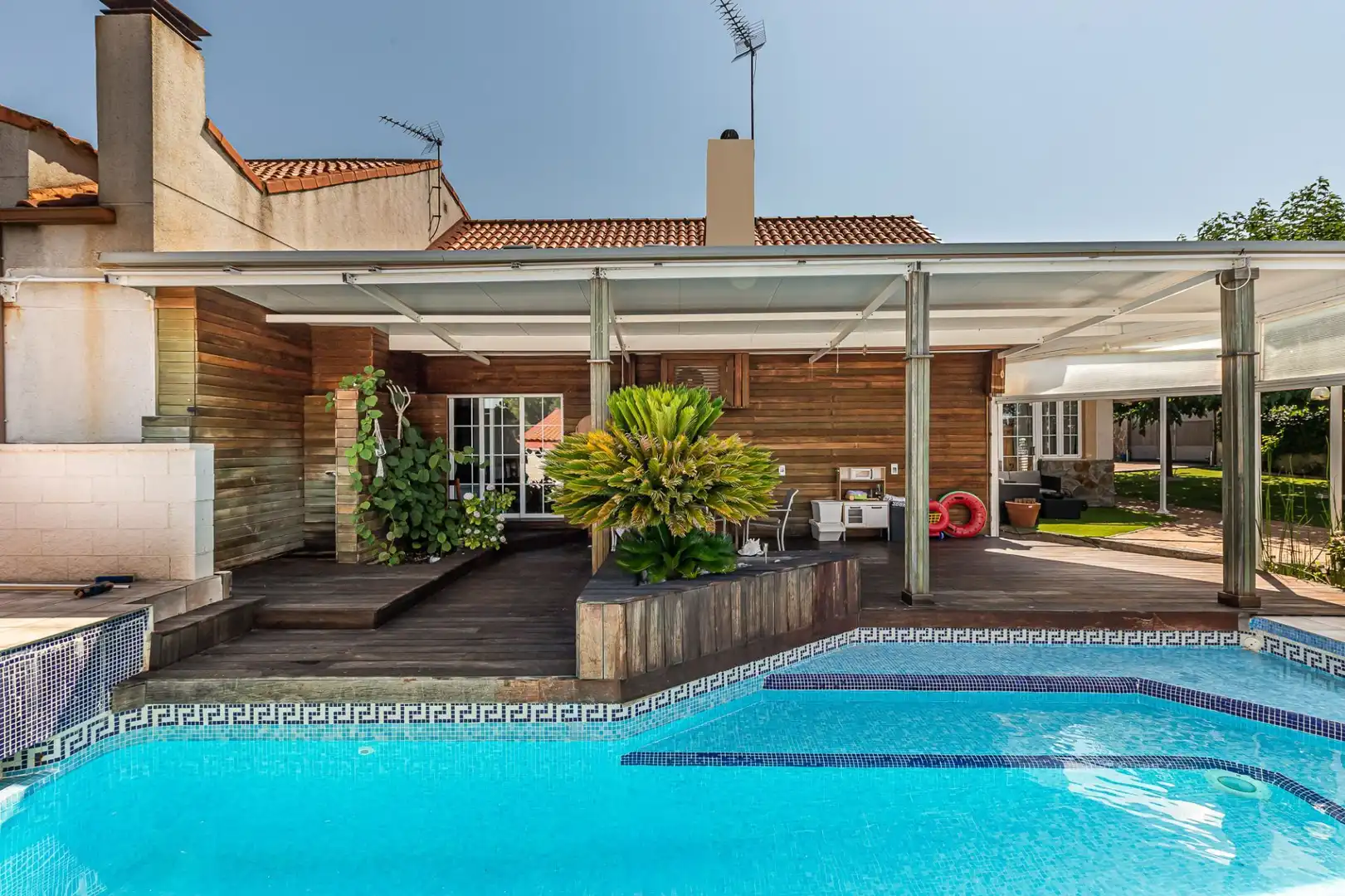 Piscina de Casa o xalet en venda en Nuevo Baztán amb Aire condicionat, Calefacció i Jardí privat