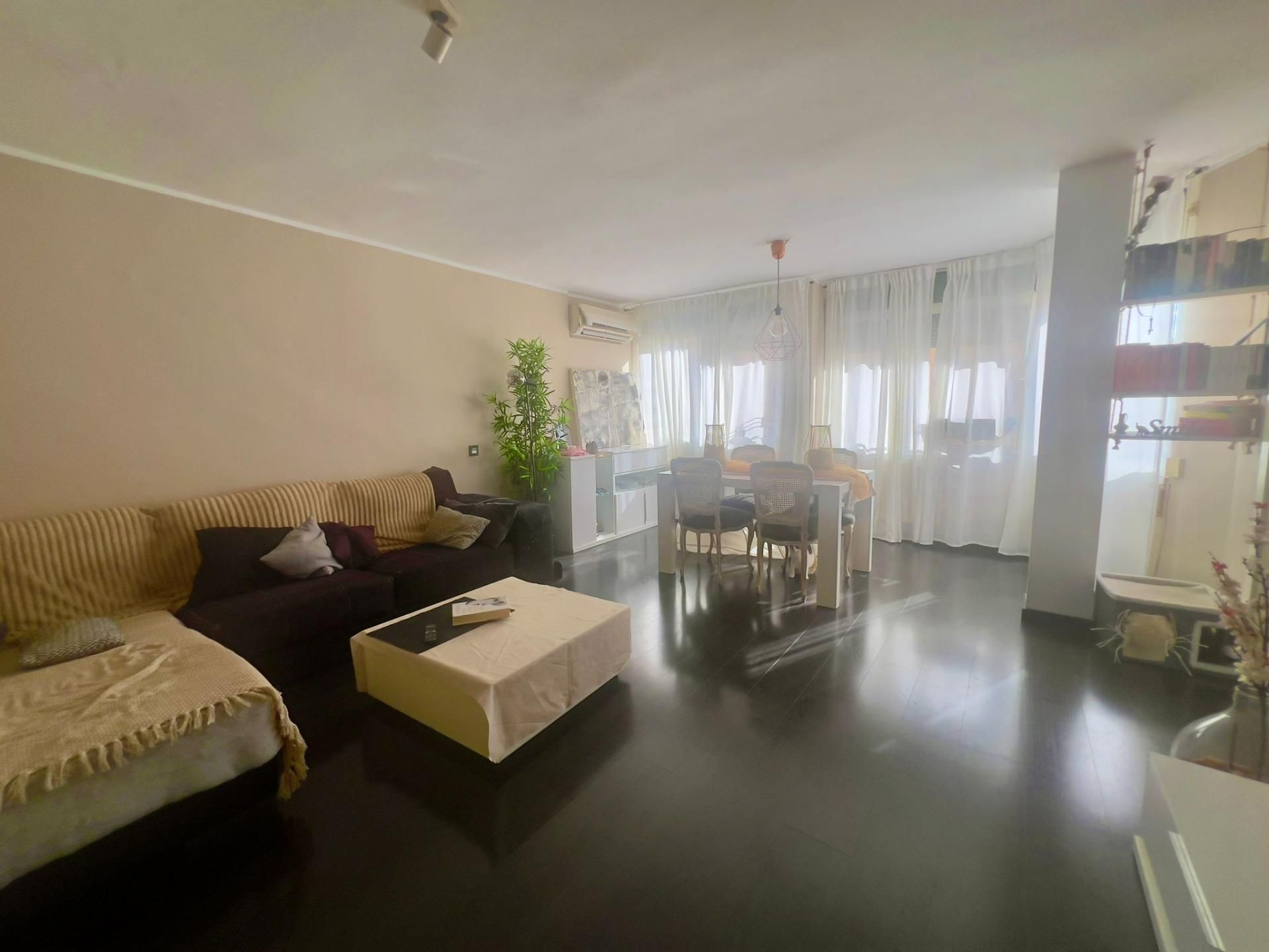 Exterior view of Flat for sale in Sant Adrià de Besòs  with Air Conditioner