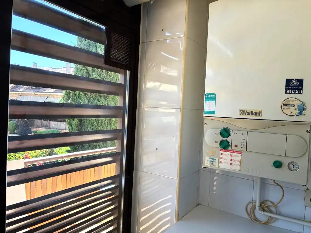 Terrasse von Wohnung zur Miete in Sevilla la Nueva mit Klimaanlage, Heizung und Abstellraum