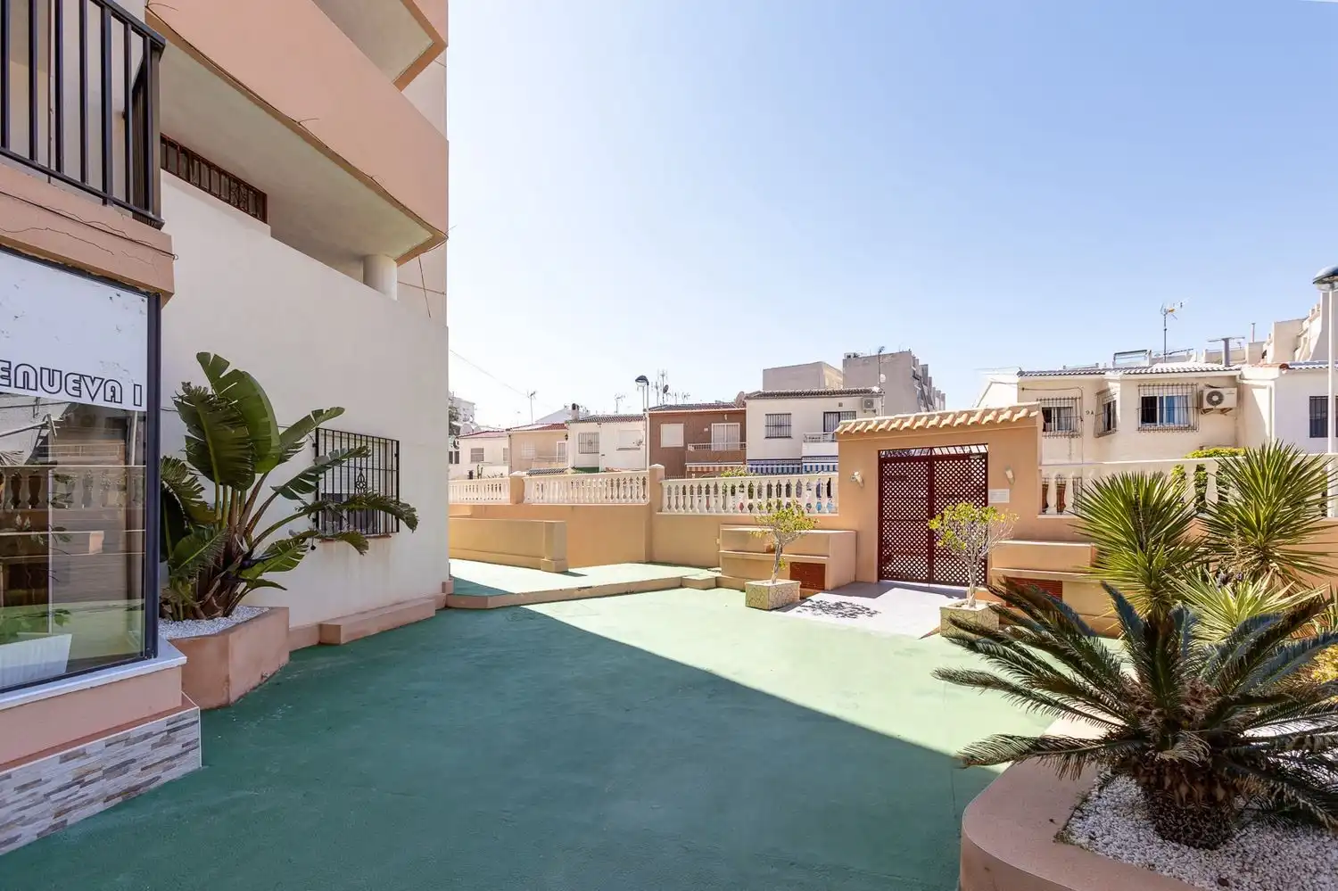 Terraza de Apartamento de alquiler en Torrevieja con Amueblado, Lavadora y Microondas