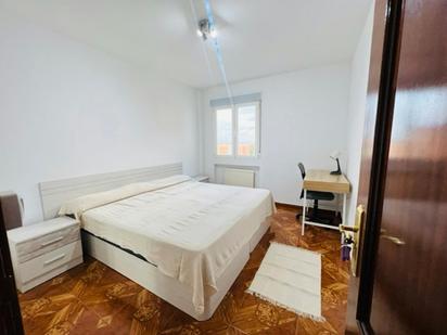 Bedroom of Flat to share in Fuenlabrada  with Heating and Washing machine