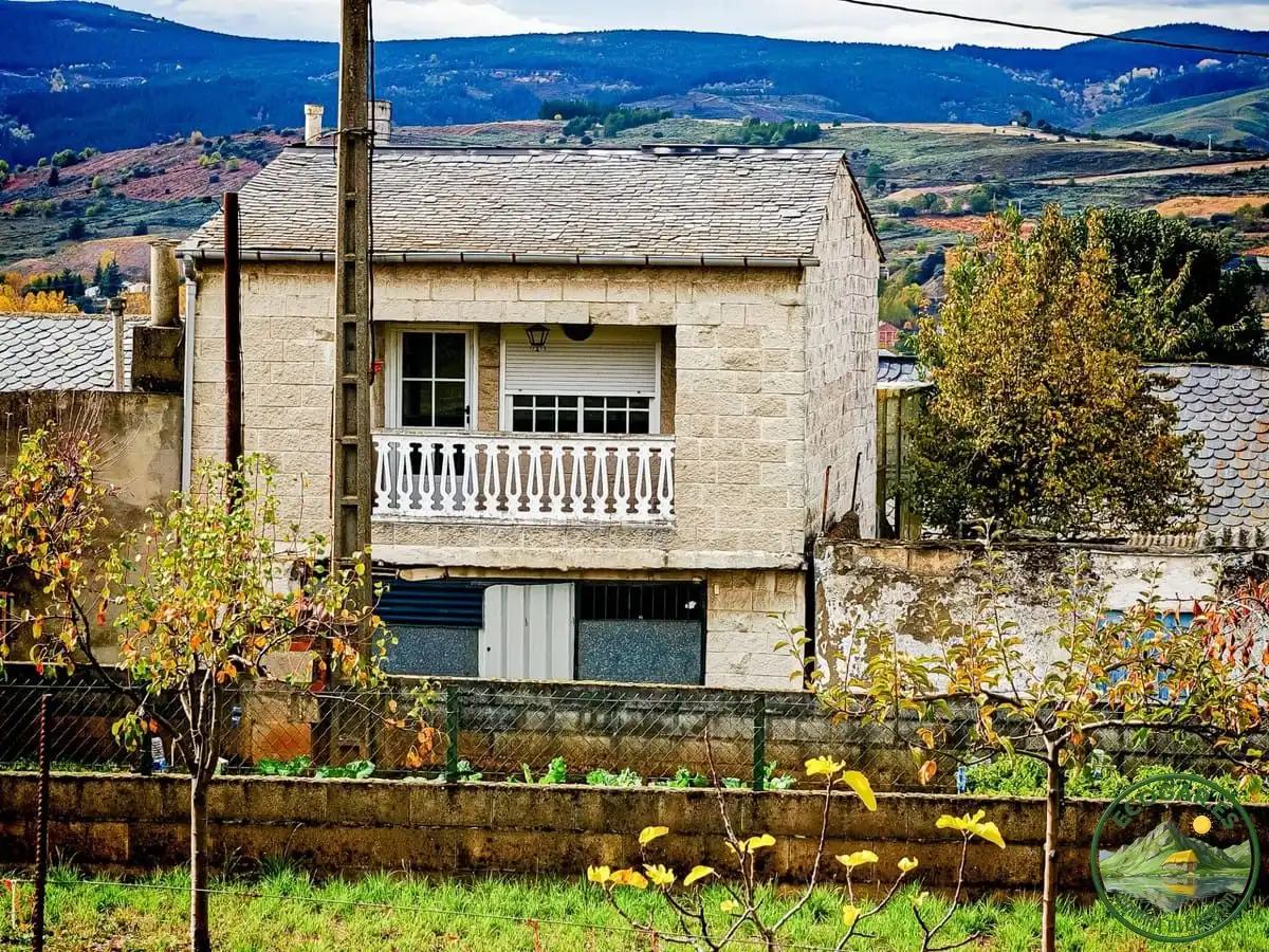 Xalet amb jardí en venda a Fabero, imagen 3