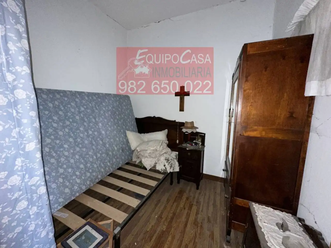 Habitación de Casa adosada en venta en Lugo con Jardín privado, Terraza y Alarma
