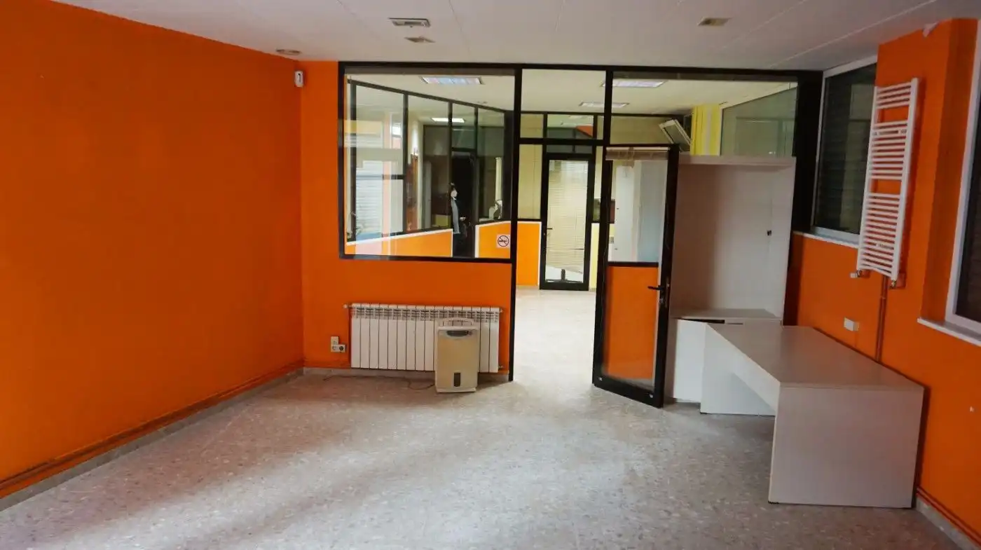 Locale commerciale in vendita a Centre