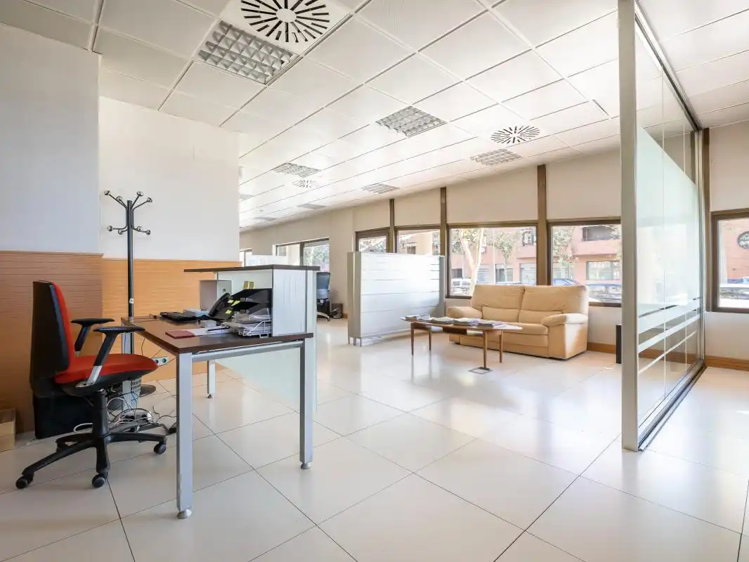 Commercial properties for rent in Pozuelo de Alarcón  with Air Conditioner and Heating