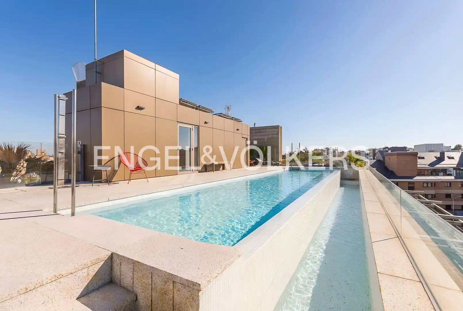 Piscina de Apartament en venda en Madrid amb Calefacció, Jardí privat i Traster