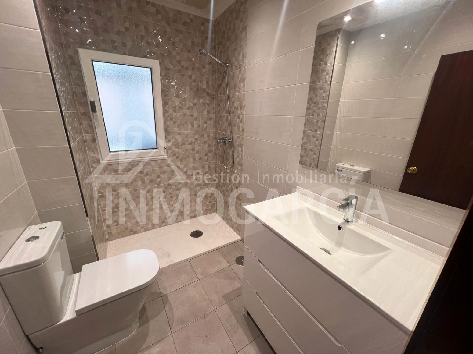 Bathroom of Flat for sale in Avilés  with Parquet flooring