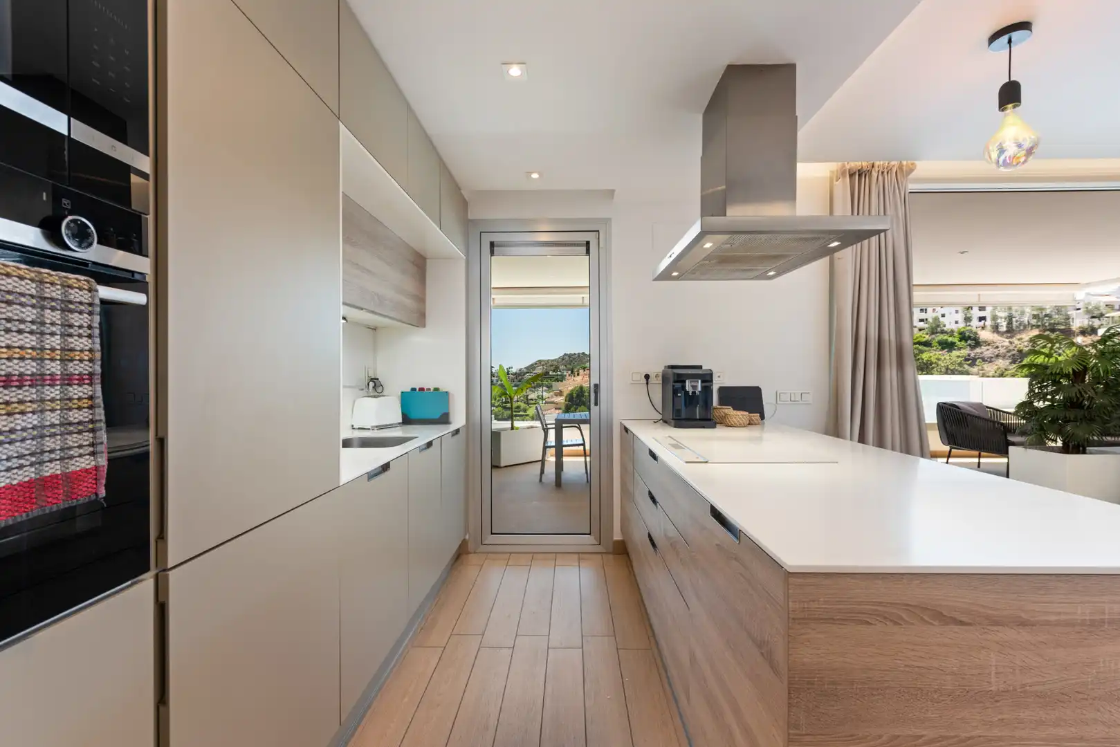 Cocina de Apartamento en venta en Benahavís con Aire acondicionado, Terraza y Piscina
