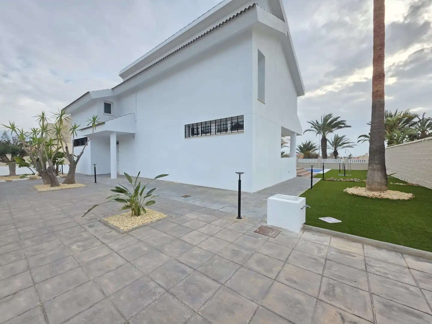 Vista exterior de Casa o xalet en venda en El Ejido amb Traster, Piscina i Alarma