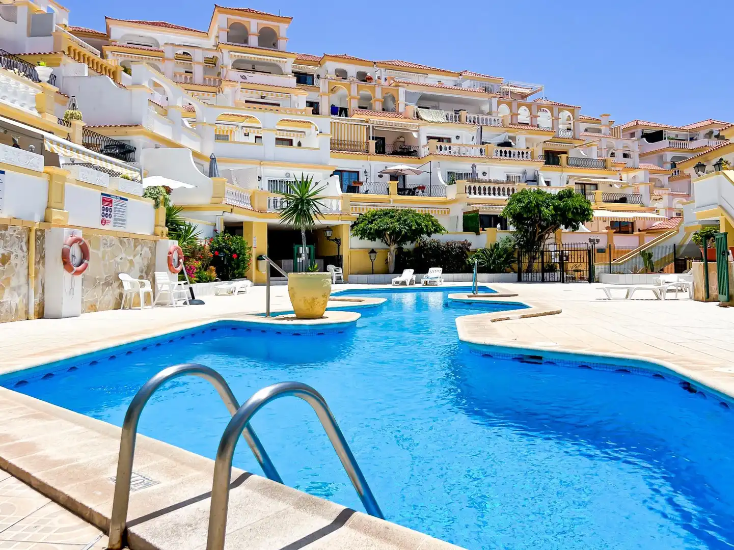 Apartament amb piscina en venda a Calle País Vasco 1