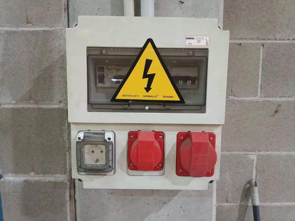 Parkplatz von Fabrikhallen zur Miete in Barberà del Vallès