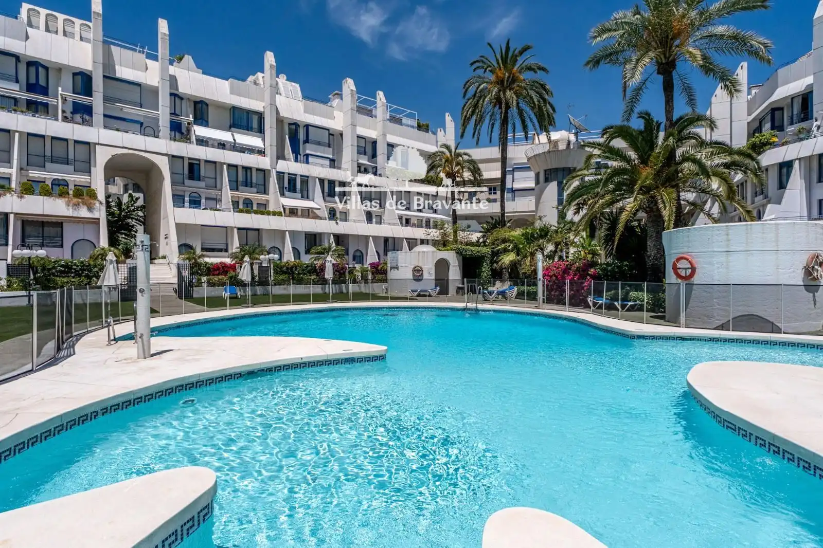 Vista exterior de Dúplex en venta en Marbella con Aire acondicionado, Calefacción y Parquet