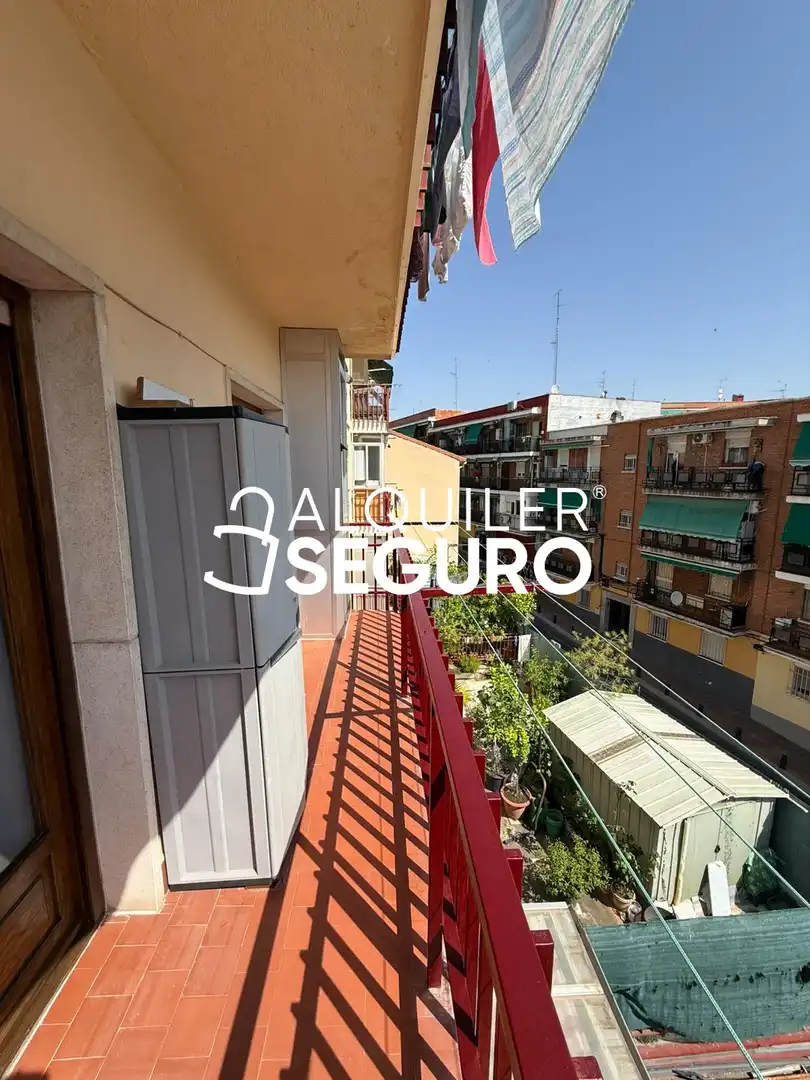 Vista exterior de Piso de alquiler en Madrid con Aire acondicionado, Calefacción y Terraza
