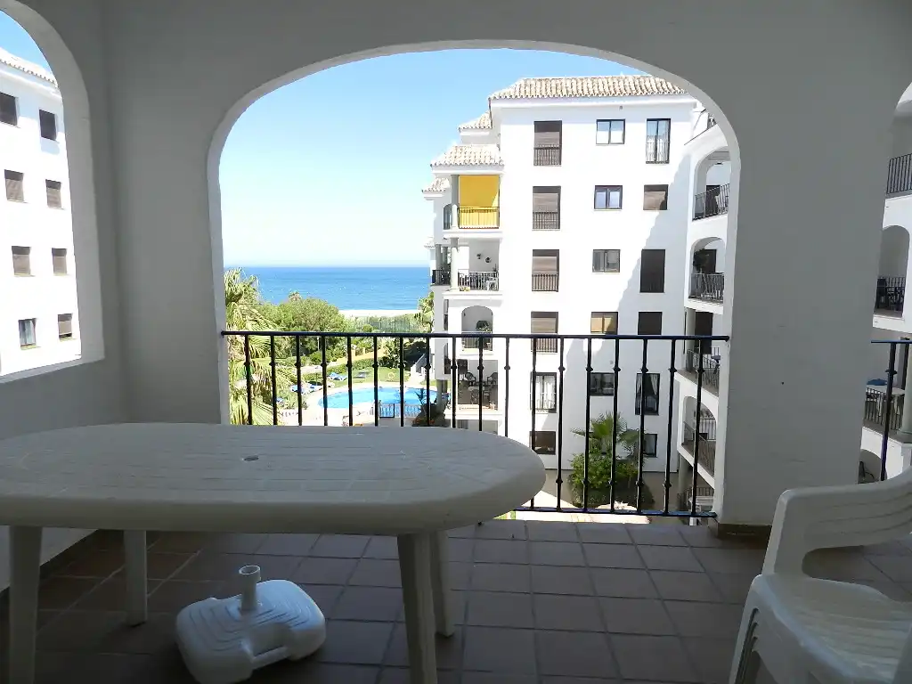 Dormitori de Apartament en venda en Manilva amb Aire condicionat, Terrassa i Traster