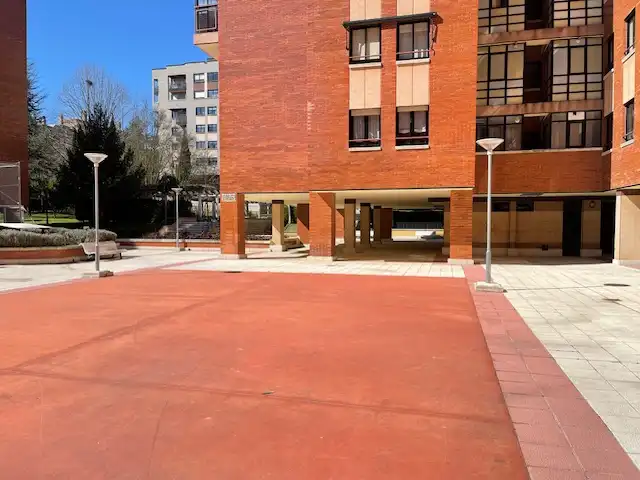 Aparcament de Pis en venda en Valladolid amb Calefacció, Jardí privat i Parquet