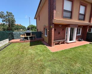Jardí de Casa adosada en venda en Piélagos amb Calefacció, Jardí privat i Parquet