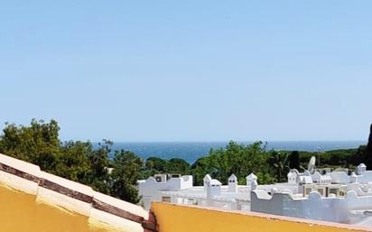 Vista exterior de Àtic en venda en Marbella amb Terrassa i Piscina