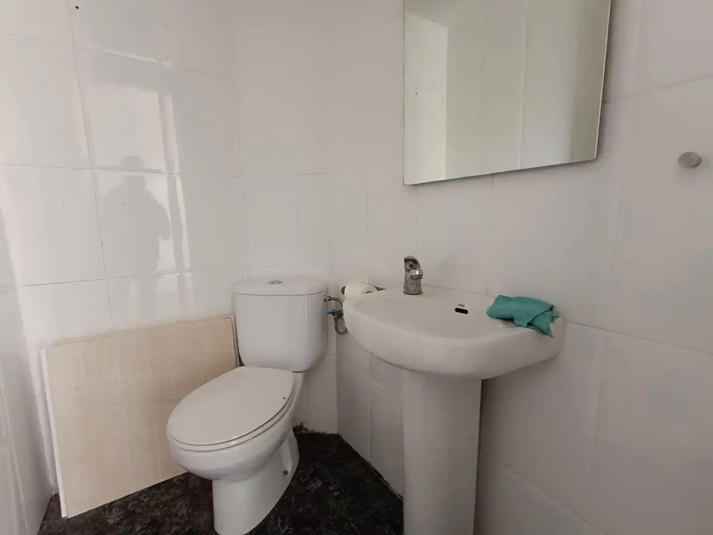 Bathroom of Commercial properties for rent in L'Hospitalet de Llobregat  with Alarm