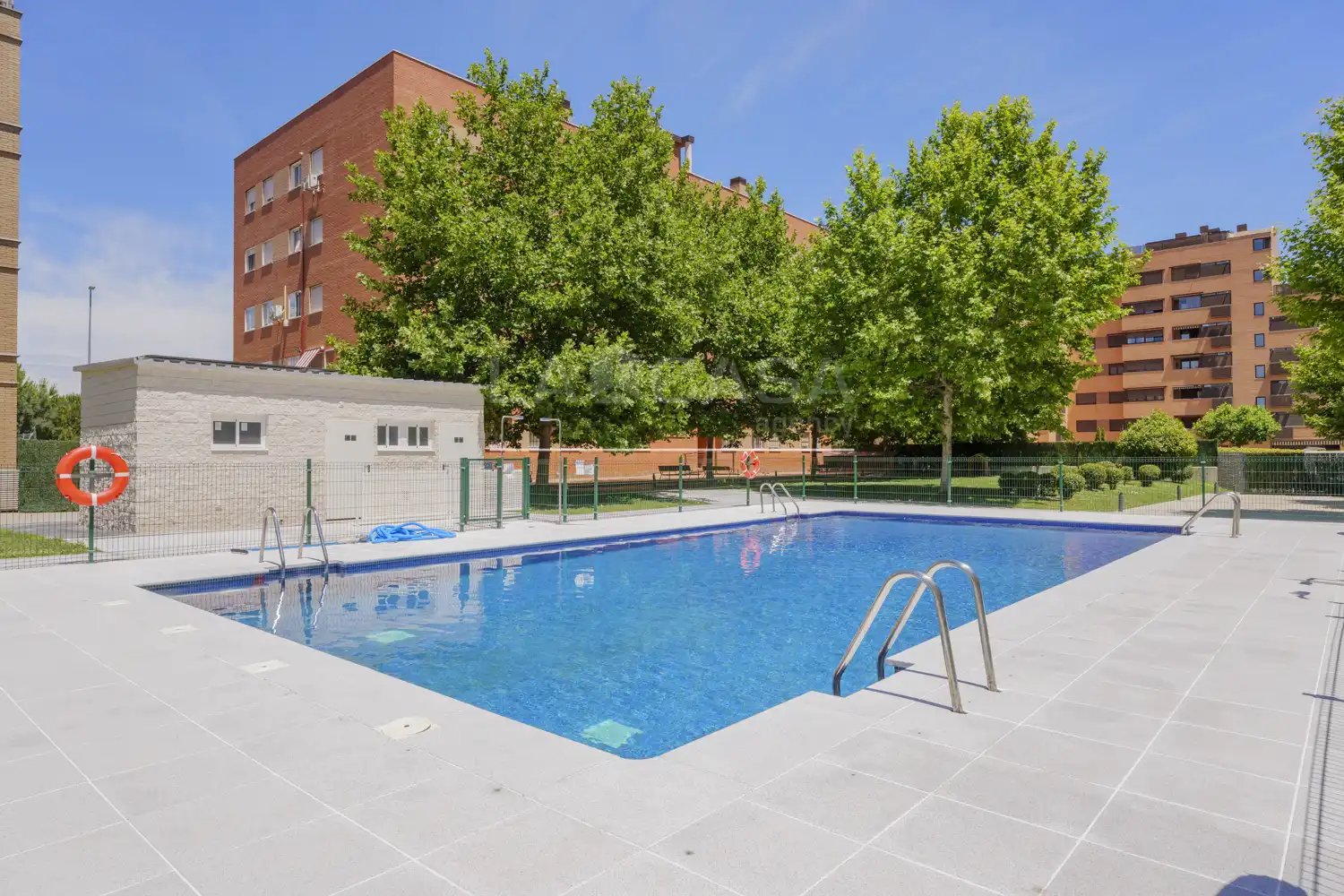 Piscina de Piso en venta en Fuenlabrada con Calefacción, Terraza y Trastero