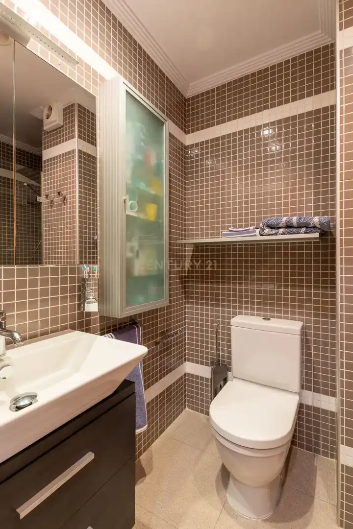 Bathroom of Apartments for sale in Santander  with Private garden, Storage room and Oven