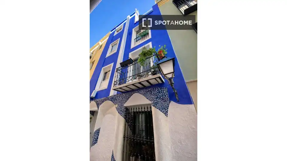 Room in Casco Antiguo - Sta. Cruz - Ayuntamiento