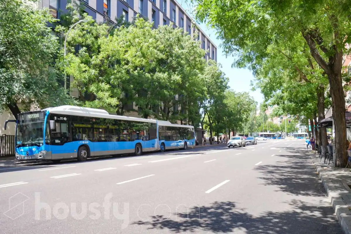 Außenansicht von Wohnung zum Verkauf in Madrid mit Klimaanlage, Heizung und Terrasse