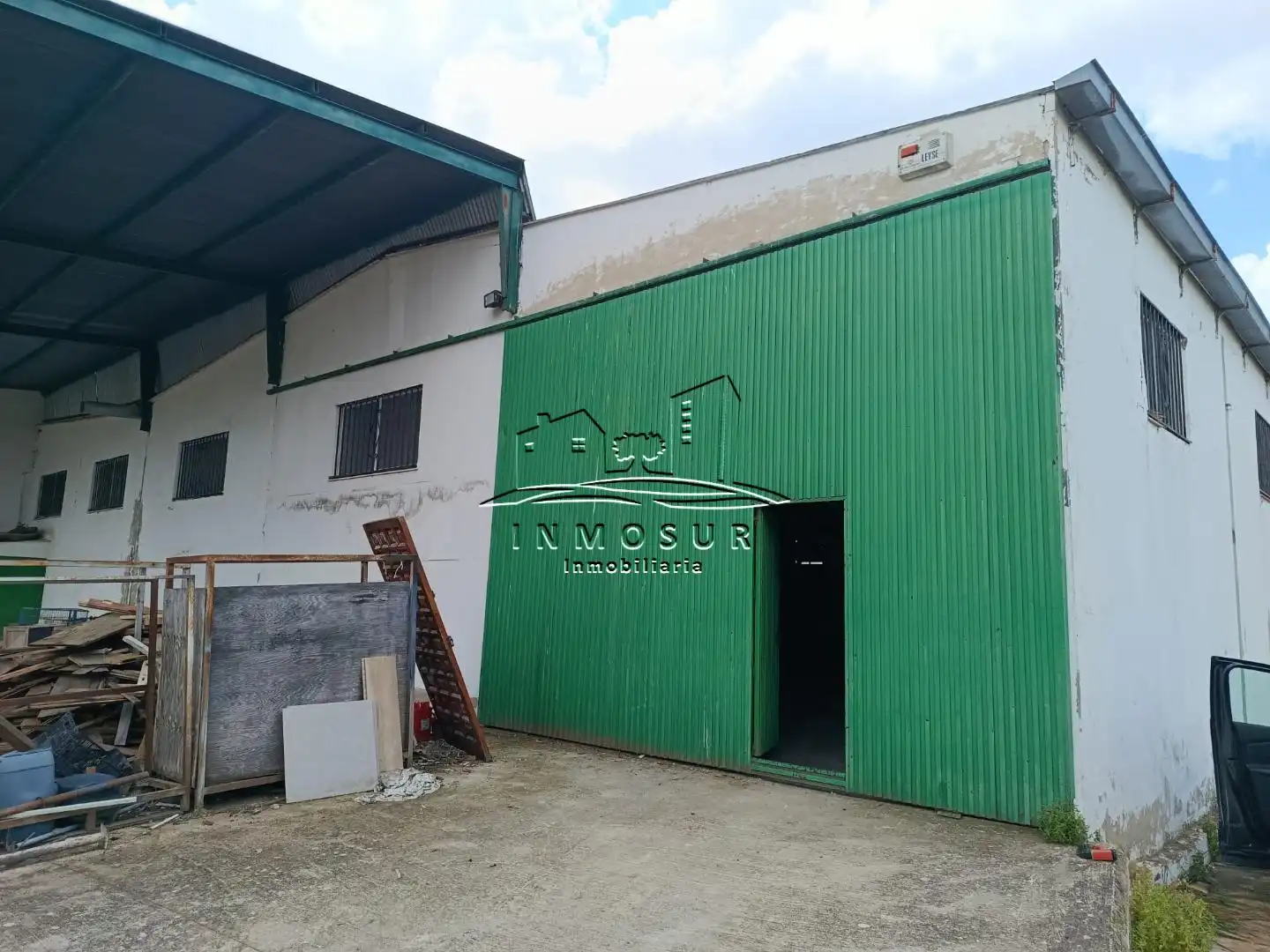 Außenansicht von Fabrikhallen zum Verkauf in Lucena
