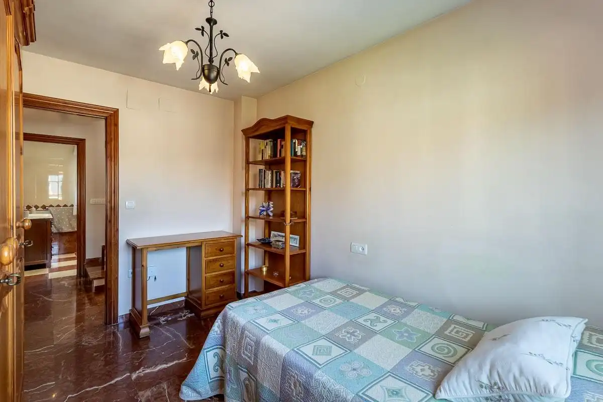 Dormitori de Casa adosada en venda en Las Gabias amb Calefacció, Jardí privat i Terrassa