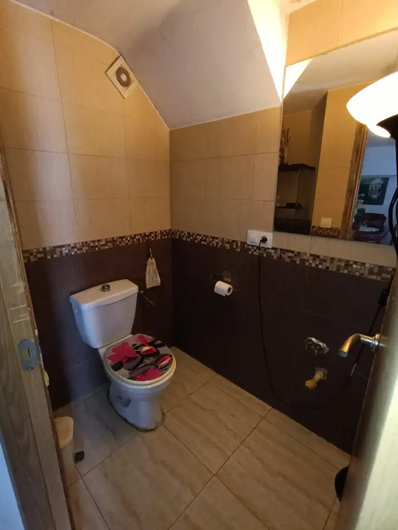 Baño de Casa adosada en venta en Mairena del Aljarafe con Aire acondicionado, Calefacción y Jardín privado