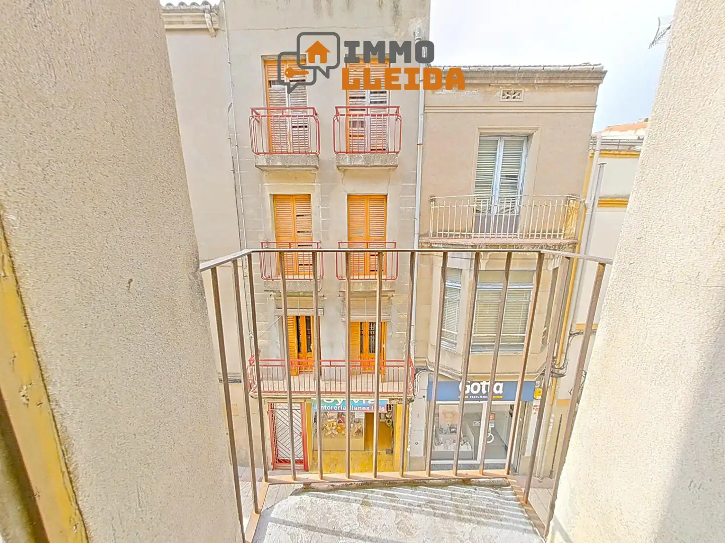 Terrassa de Casa adosada en venda en Cervera, Lleida