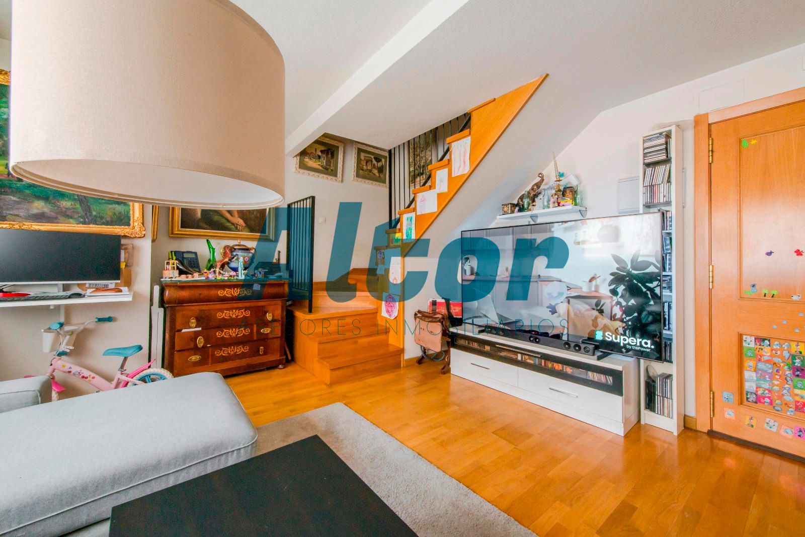 Sala d'estar de Dúplex en venda en  Madrid Capital amb Aire condicionat, Calefacció i Traster