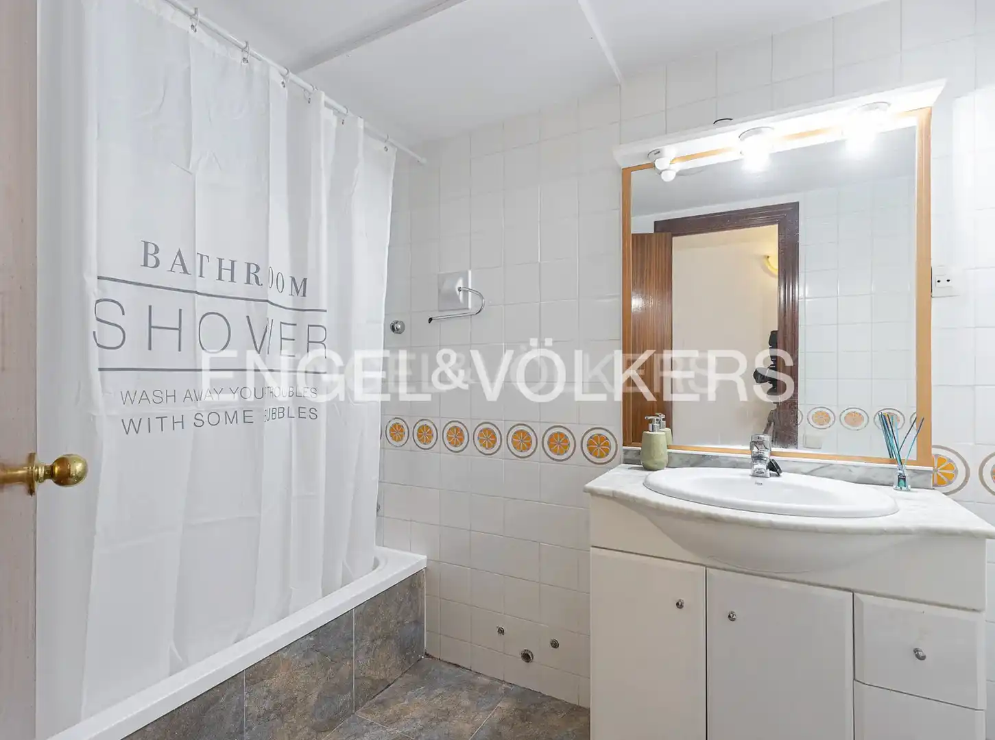 Bathroom of Flat for sale in Barcelona  with Air Conditioner and Heating