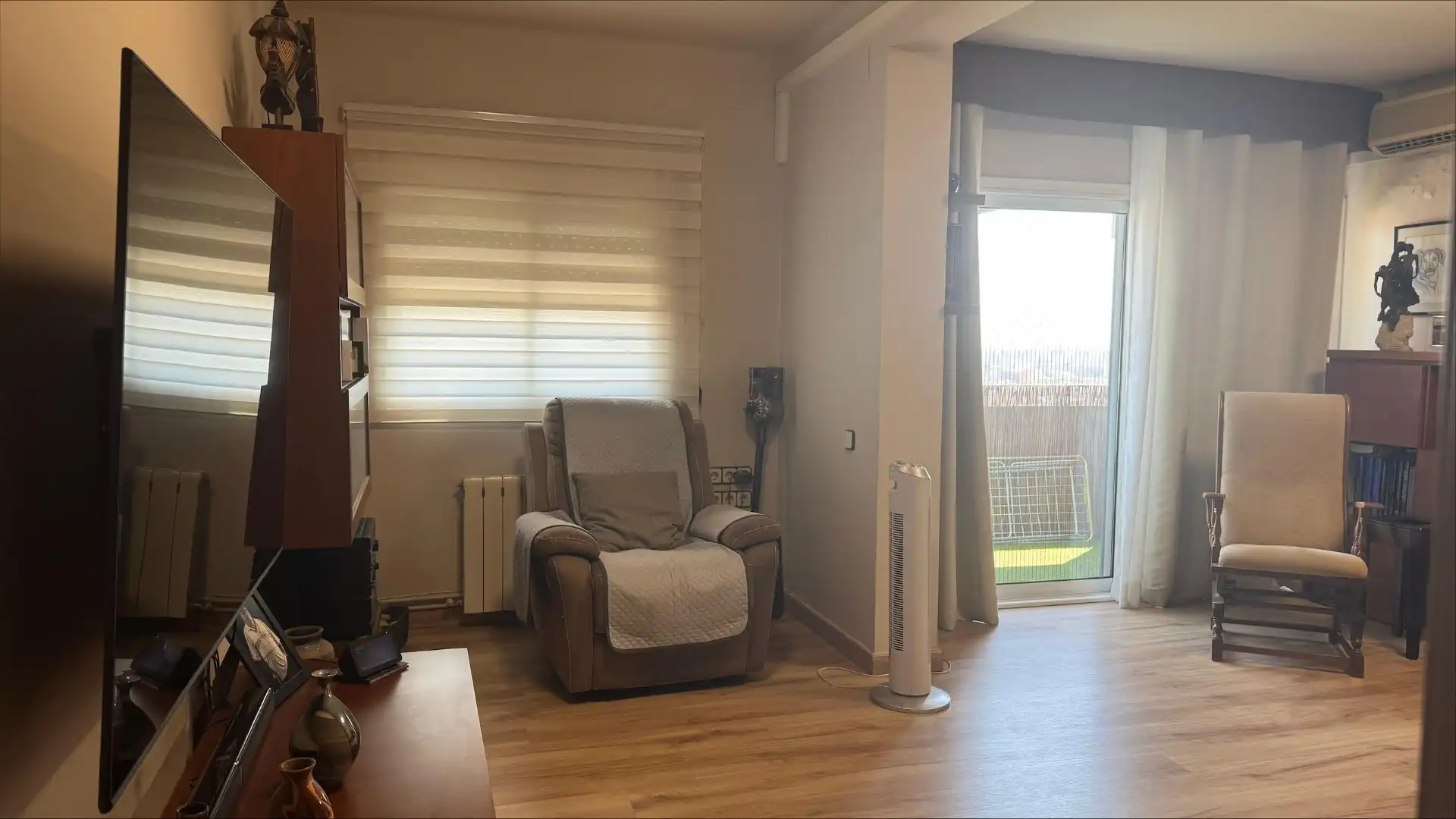 Wohnzimmer von Wohnung zum Verkauf in Cornellà de Llobregat mit Klimaanlage, Heizung und Parkett