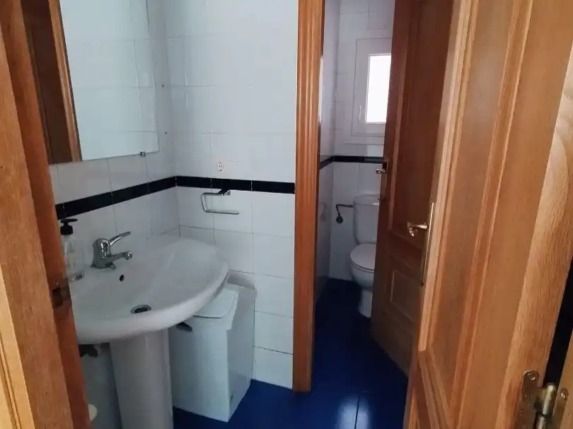 Baño de Oficina de alquiler en Valladolid con Aire acondicionado, Calefacción y Amueblado