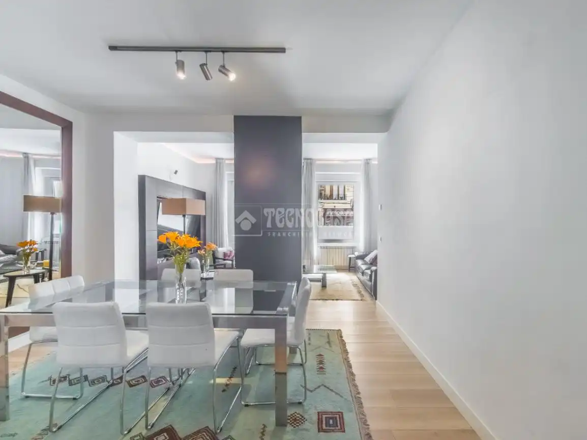 Dining room of Flat for sale in Madrid  with Air Conditioner and Heating