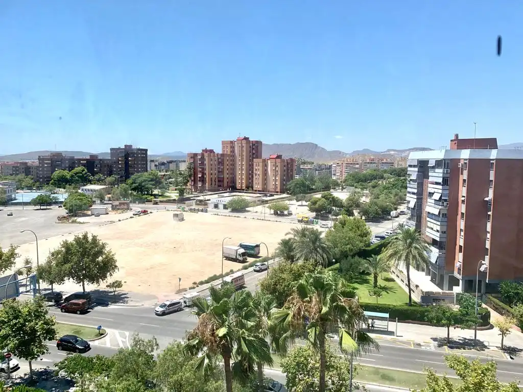 Vista exterior de Apartament en venda en Alicante / Alacant amb Aire condicionat, Terrassa i Moblat